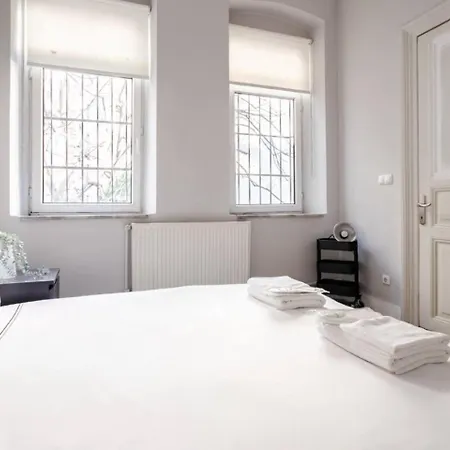 Authentic Charming 3bed15bath Home! #379 Istambul